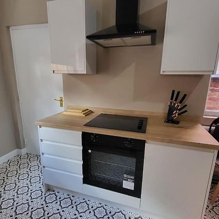 4 Bedroom House, 8 Min To City! Manchester Exterior photo