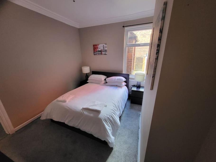 4 Bedroom House, 8 Min To City! Manchester Exterior photo