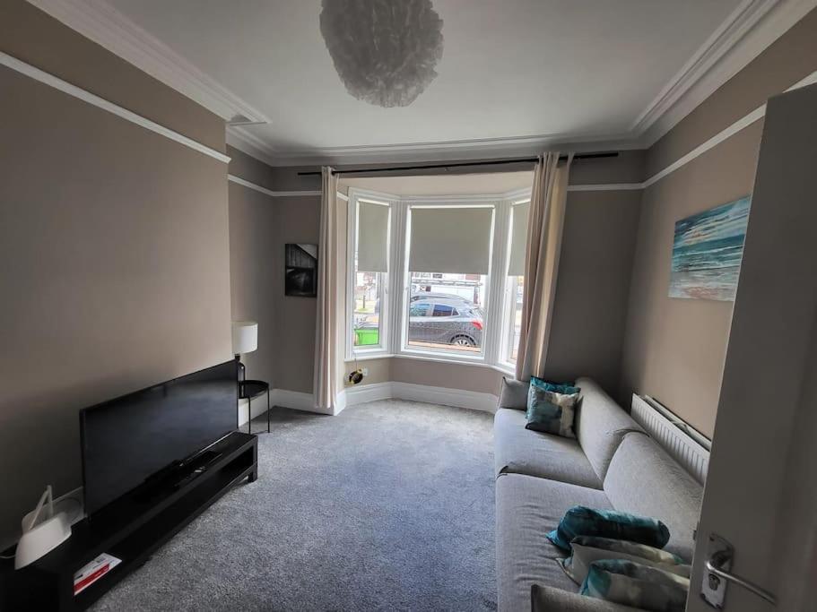 4 Bedroom House, 8 Min To City! Manchester Exterior photo